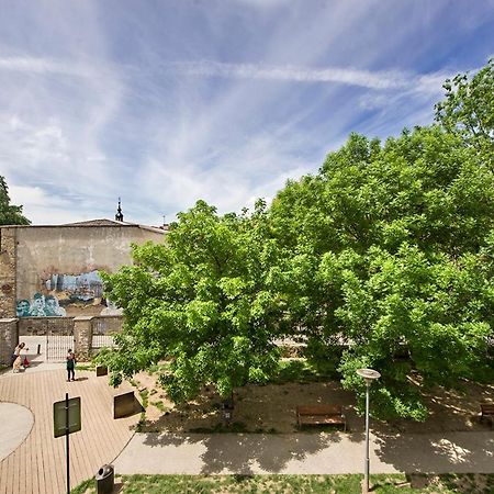 Estudios La Casa De Santa Maria Vitoria-Gasteiz Exterior foto