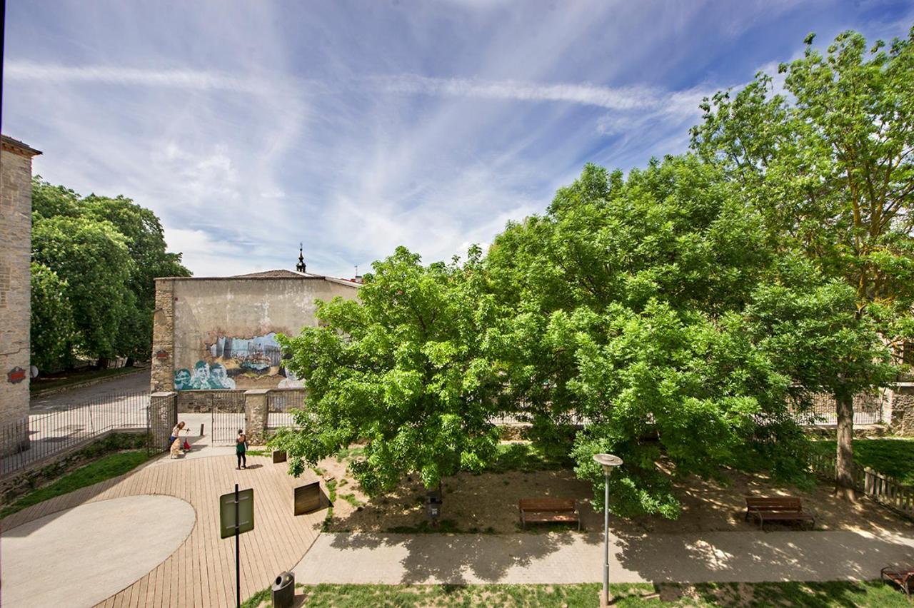 Estudios La Casa De Santa Maria Vitoria-Gasteiz Exterior foto