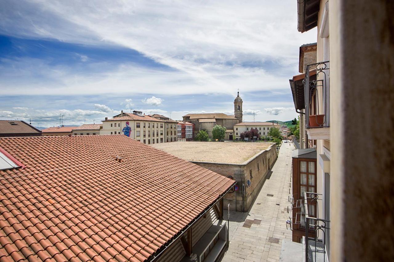 Estudios La Casa De Santa Maria Vitoria-Gasteiz Exterior foto